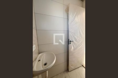 Banheiro de apartamento para alugar com 1 quarto, 38m² em Vila Mangalot, São Paulo