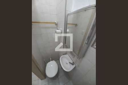 Banheiro de apartamento para alugar com 1 quarto, 26m² em Centro, São Vicente