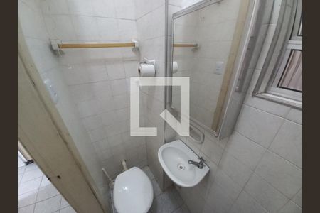 Banheiro de apartamento para alugar com 1 quarto, 26m² em Centro, São Vicente