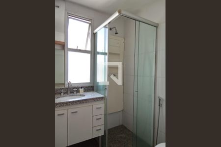 Banheiro de apartamento para alugar com 2 quartos, 65m² em Belvedere, Belo Horizonte