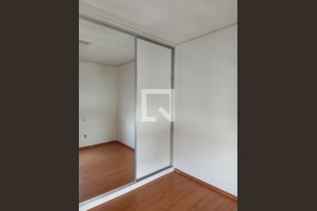 Quarto 2 de apartamento para alugar com 2 quartos, 65m² em Belvedere, Belo Horizonte