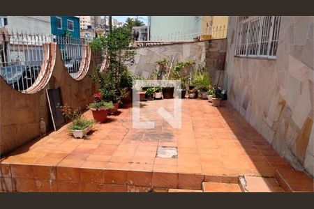 Casa à venda com 247m², 4 quartos e 4 vagas