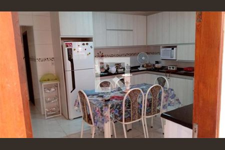Casa à venda com 247m², 4 quartos e 4 vagas