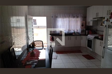 Casa à venda com 247m², 4 quartos e 4 vagas