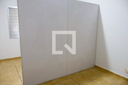 Quarto 2 de casa para alugar com 2 quartos, 120m² em Km 18, Osasco