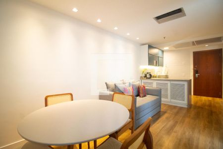 Sala de apartamento para alugar com 1 quarto, 52m² em Barra da Tijuca, Rio de Janeiro