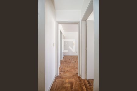 Corredor de apartamento à venda com 1 quarto, 38m² em Petrópolis, Porto Alegre