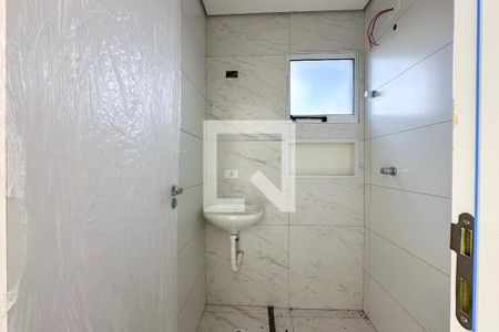 Banheiro de apartamento para alugar com 1 quarto, 38m² em Vila Mangalot, São Paulo