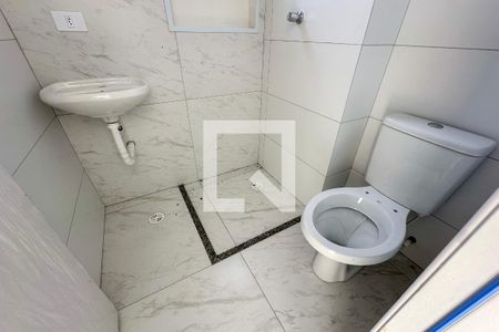 Banheiro de apartamento para alugar com 1 quarto, 38m² em Vila Mangalot, São Paulo