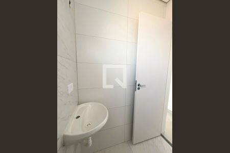 Banheiro de apartamento para alugar com 1 quarto, 38m² em Vila Mangalot, São Paulo