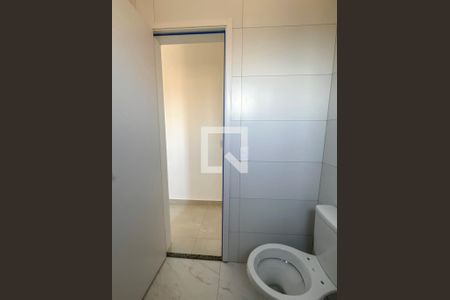 Banheiro de apartamento para alugar com 1 quarto, 38m² em Vila Mangalot, São Paulo