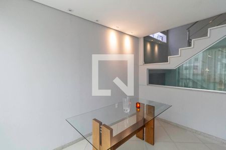 Sala de casa à venda com 3 quartos, 200m² em Cabral, Contagem