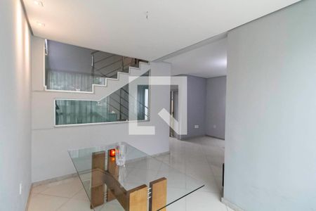 Sala de casa à venda com 3 quartos, 200m² em Cabral, Contagem