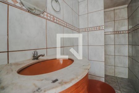 Banheiro de apartamento para alugar com 1 quarto, 50m² em Humaitá, Porto Alegre