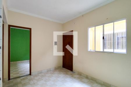 Sala de casa de condomínio para alugar com 2 quartos, 60m² em Nova Mirim, Praia Grande