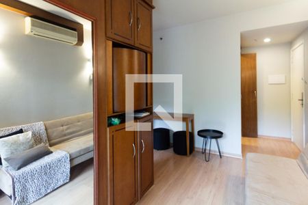 Sala de apartamento para alugar com 1 quarto, 32m² em Jardim Europa, São Paulo