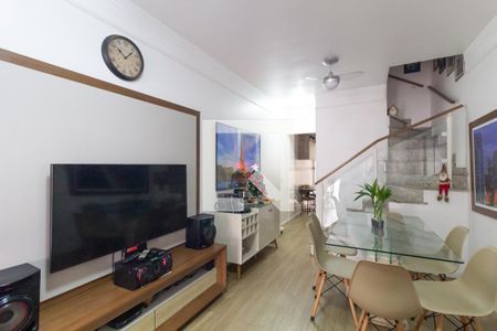 Sala de casa de condomínio para alugar com 2 quartos, 70m² em Vila Carmosina, São Paulo