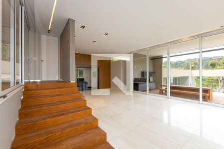 Sala de casa de condomínio para alugar com 3 quartos, 434m² em Vila Alpina, Nova Lima