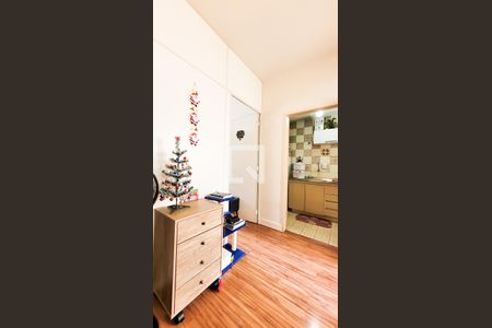 Sala de apartamento à venda com 1 quarto, 38m² em Vila Itapura, Campinas