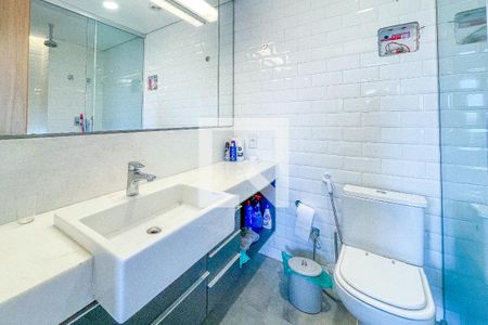 Banheiro de apartamento à venda com 1 quarto, 42m² em Alto de Pinheiros, São Paulo