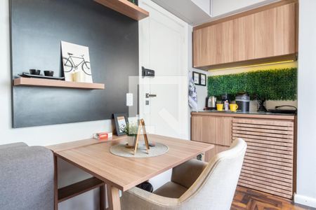 Sala/Quarto de kitnet/studio à venda com 1 quarto, 18m² em Centro Histórico, Porto Alegre