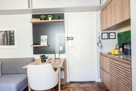 Sala/Quarto de kitnet/studio à venda com 1 quarto, 18m² em Centro Histórico, Porto Alegre