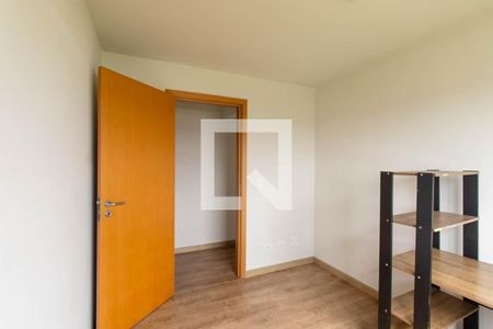 Quarto 1 de apartamento para alugar com 2 quartos, 57m² em Capão Raso, Curitiba