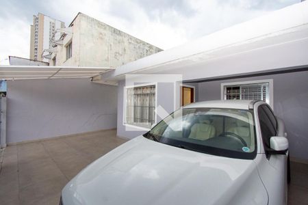 Casa à venda com 225m², 3 quartos e 6 vagas Casa à venda com 225m², 3 quartos e 6 vagasÁrea externa