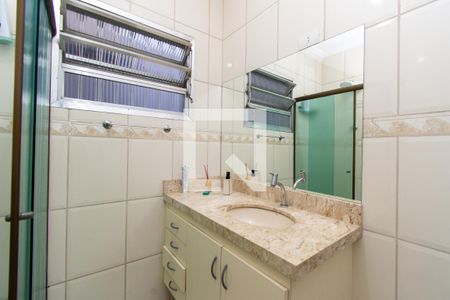 Casa à venda com 225m², 3 quartos e 6 vagas Casa à venda com 225m², 3 quartos e 6 vagasBanheiro Corredor