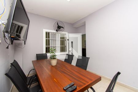 Casa à venda com 225m², 3 quartos e 6 vagas Casa à venda com 225m², 3 quartos e 6 vagasCopa