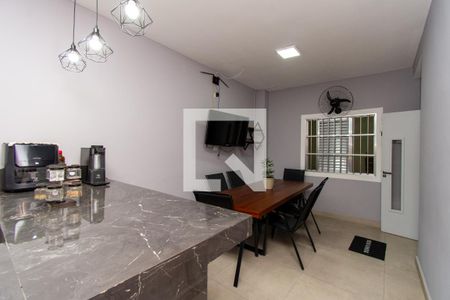 Casa à venda com 225m², 3 quartos e 6 vagas Casa à venda com 225m², 3 quartos e 6 vagasCopa