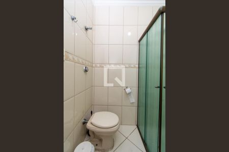 Casa à venda com 225m², 3 quartos e 6 vagas Casa à venda com 225m², 3 quartos e 6 vagasBanheiro Corredor