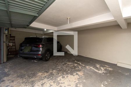 Casa à venda com 225m², 3 quartos e 6 vagas Casa à venda com 225m², 3 quartos e 6 vagasGaragem