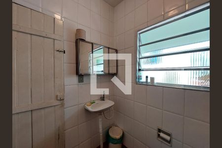 Casa para alugar com 140m², 2 quartos e 3 vagas Casa para alugar com 140m², 2 quartos e 3 vagasBanheiro da Edícula