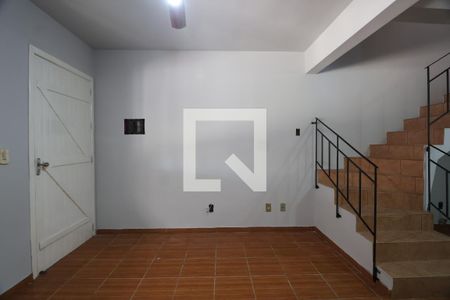 Sala de casa de condomínio à venda com 2 quartos, 104m² em Rio Branco, Canoas