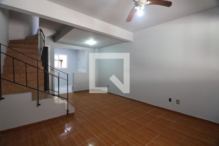 Sala de casa de condomínio à venda com 2 quartos, 104m² em Rio Branco, Canoas