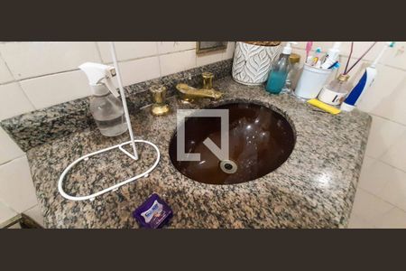 Casa à venda com 142m², 3 quartos e 2 vagas Casa à venda com 142m², 3 quartos e 2 vagasBanheiro debaixo