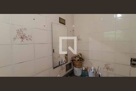 Casa à venda com 142m², 3 quartos e 2 vagas Casa à venda com 142m², 3 quartos e 2 vagasBanheiro debaixo