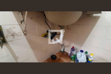 Casa à venda com 142m², 3 quartos e 2 vagas Casa à venda com 142m², 3 quartos e 2 vagasBanheiro debaixo