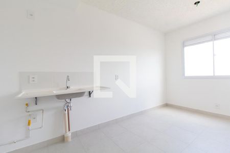 Sala, Cozinha e Área de Serviiço de apartamento para alugar com 2 quartos, 33m² em Vila Ré, São Paulo