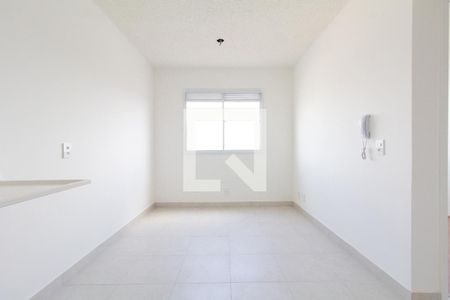 Sala, Cozinha e Área de Serviiço de apartamento para alugar com 2 quartos, 33m² em Vila Ré, São Paulo