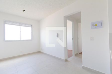 Sala, Cozinha e Área de Serviiço de apartamento para alugar com 2 quartos, 33m² em Vila Ré, São Paulo