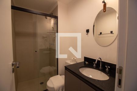 Banheiro de kitnet/studio para alugar com 1 quarto, 27m² em Jardim das Acacias, São Paulo