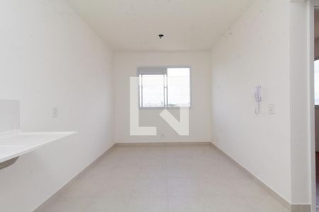 Sala, Cozinha e Área de Serviço de apartamento para alugar com 2 quartos, 48m² em Vila Ré, São Paulo