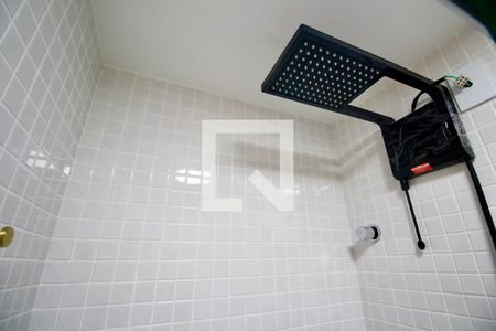 Banheiro de kitnet/studio para alugar com 1 quarto, 20m² em Armação, Salvador