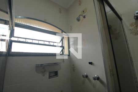 Banheiro suíte 1 de casa para alugar com 4 quartos, 198m² em Vila Isa, São Paulo