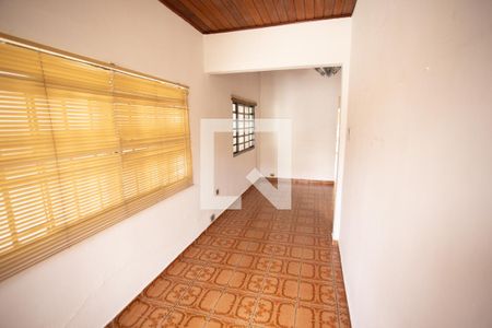 SALA de casa à venda com 4 quartos, 200m² em Chora Menino, São Paulo