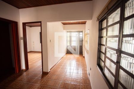 SALA de casa à venda com 4 quartos, 200m² em Chora Menino, São Paulo