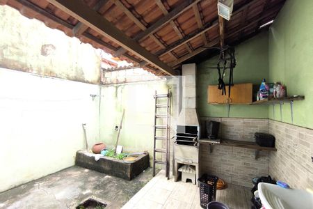 Casa à venda com 100m², 3 quartos e 2 vagas Casa à venda com 100m², 3 quartos e 2 vagasÁrea externa