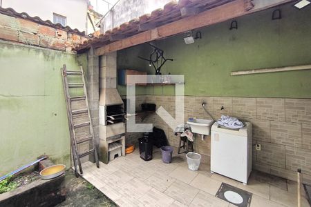 Casa à venda com 100m², 3 quartos e 2 vagas Casa à venda com 100m², 3 quartos e 2 vagasÁrea externa